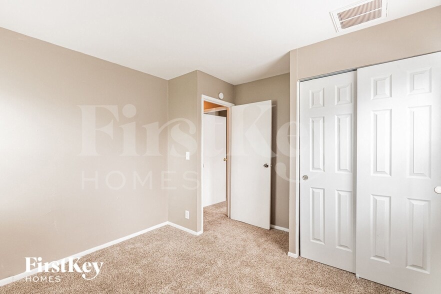 Building Photo - 3107 N Fuller Dr