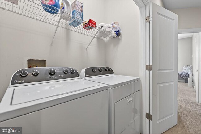 Building Photo - 724 Hendrix Ave