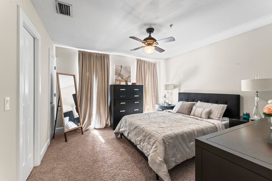 2nd bedroom - 113 S Newport Ave