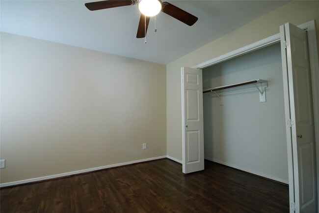 Building Photo - 11615 Glenwolde Dr