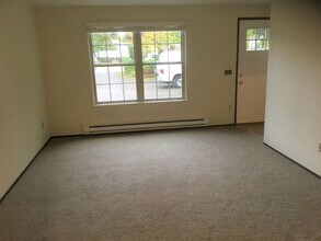 Building Photo - 739000