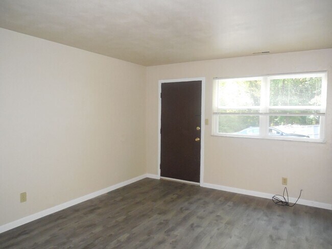 Building Photo - 1417 St Clair Ave