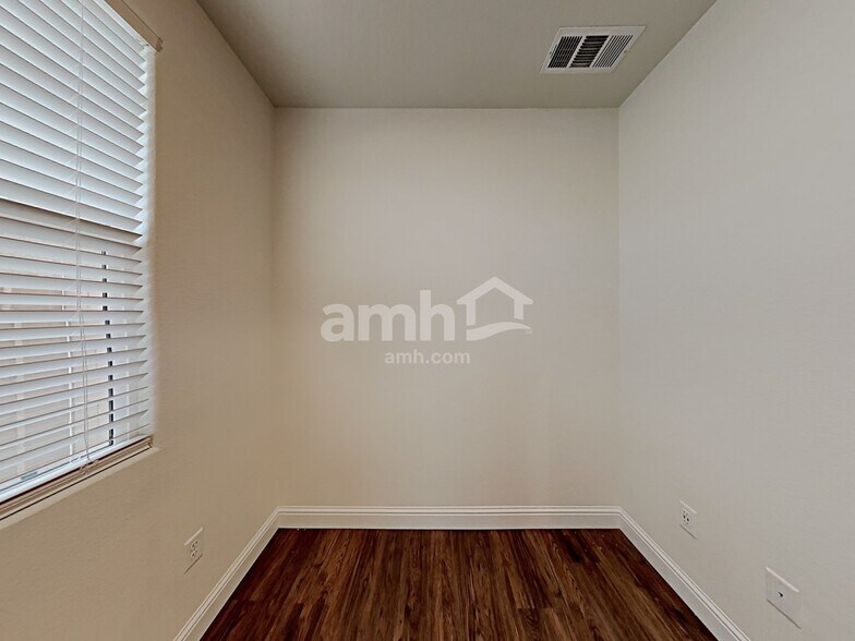 Building Photo - 9653 N Avenida Lucena
