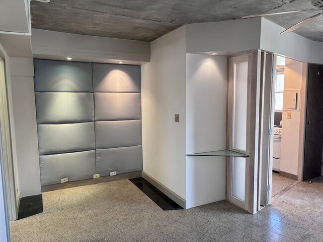 Building Photo - 2118 Kuhio Ave.