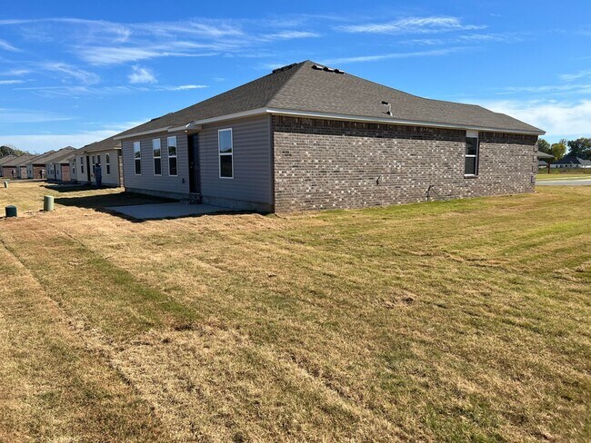 Building Photo - Now Leasing-Beautiful Brand New Homes-Carl...