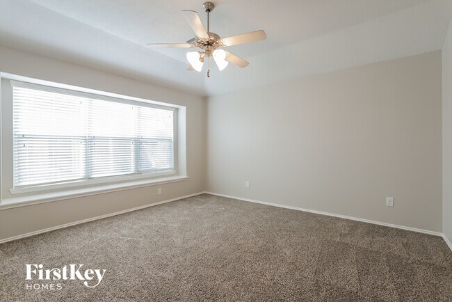 Building Photo - 2235 Oak Rise Dr