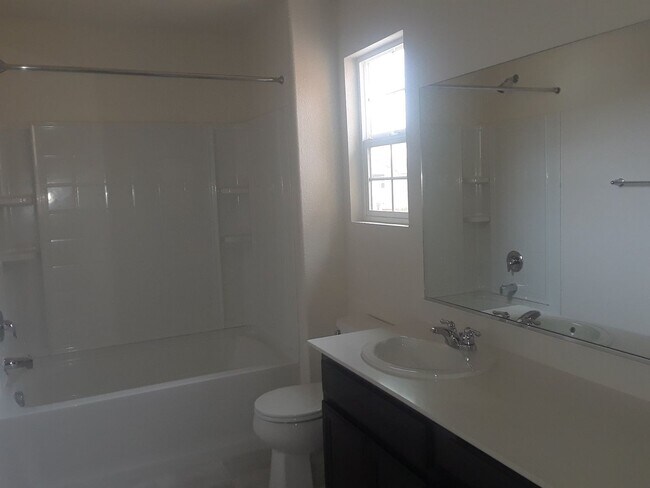 Building Photo - Centrally Located 3 Bedroom, 2.5 bath in gated community of Elk Grove