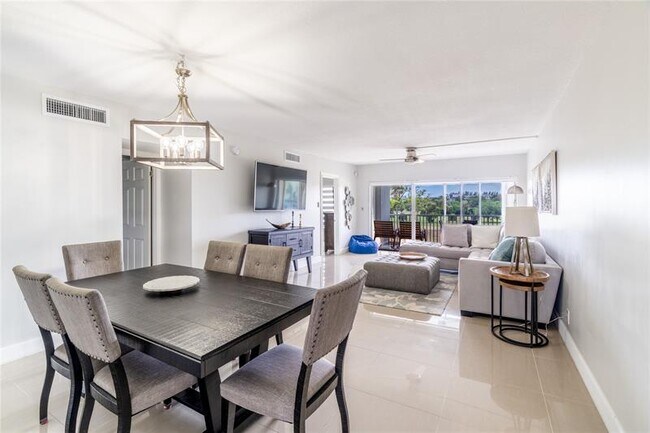 Primary Photo - 2950 N Palm Aire Dr