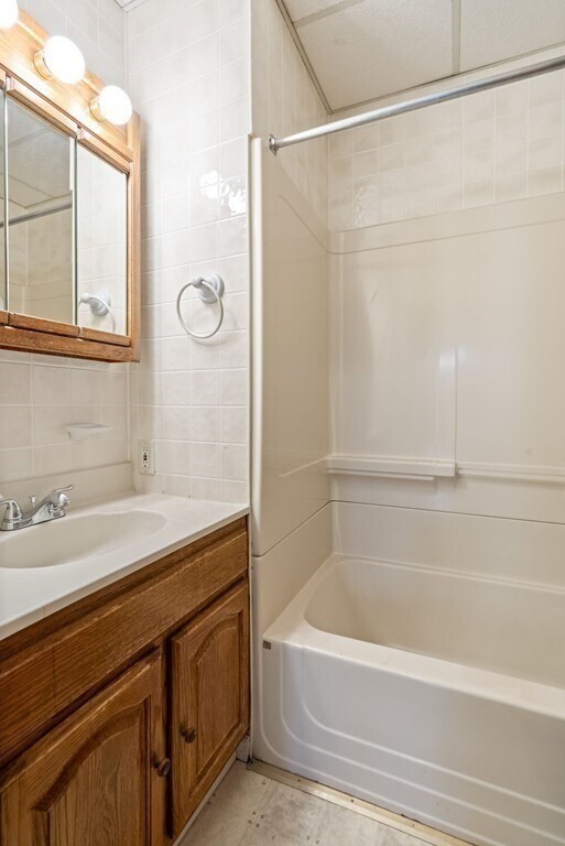 Building Photo - 36 Joy St