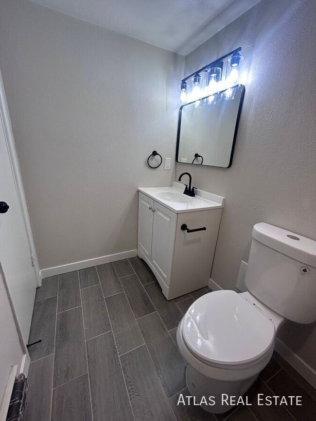 Building Photo - 551 S Fairfax St