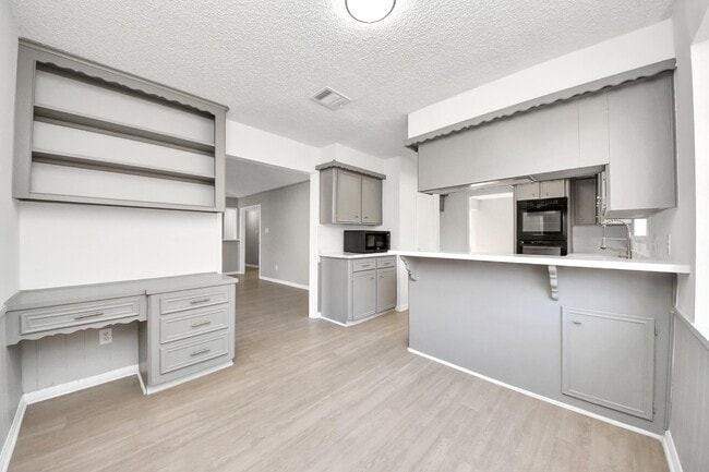 Building Photo - 6222 Vickijohn Dr