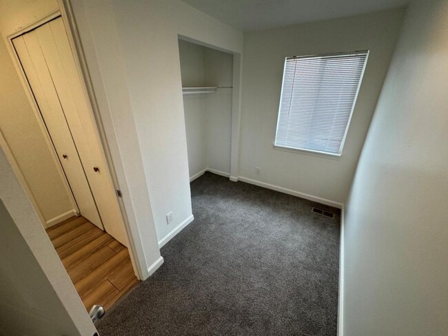 Building Photo - 6825 Lotus St