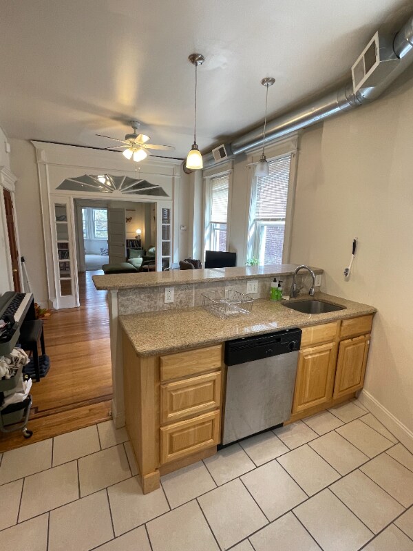 Building Photo - 412 Monroe St