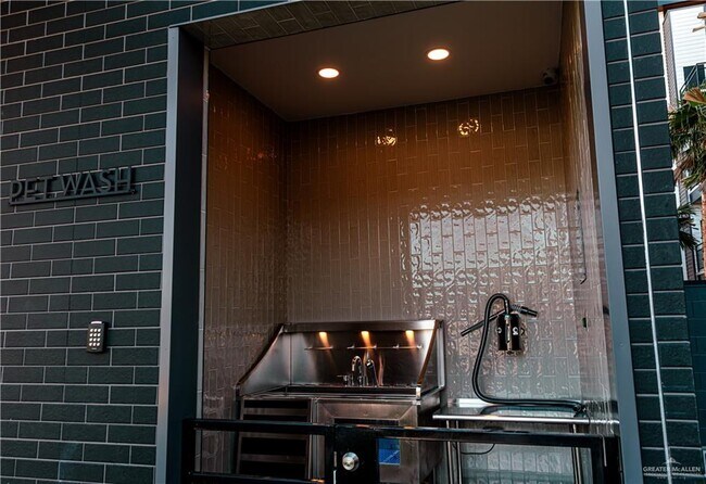 Building Photo - 11 S Ware Rd