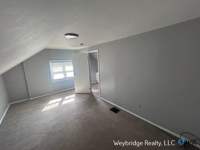 Building Photo - 862 Academy Ave