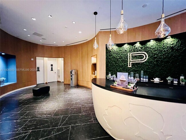 Building Photo - 851 NE 1st Ave