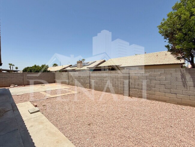 Building Photo - 490 E Bart Dr
