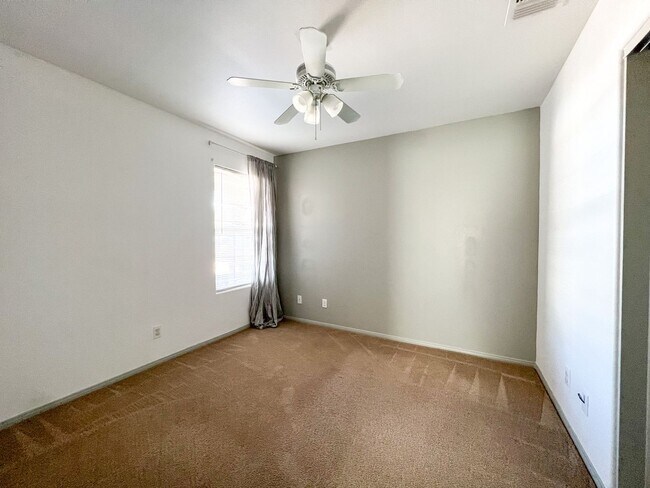 Building Photo - MOVE IN SPECIAL: $200 OFF FIRST MONTHS RENT!*