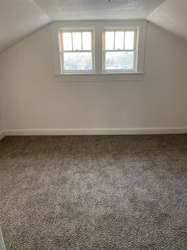 Building Photo - LIMITED TIME**NO APPLICATION FEE**1/2 OFF ...