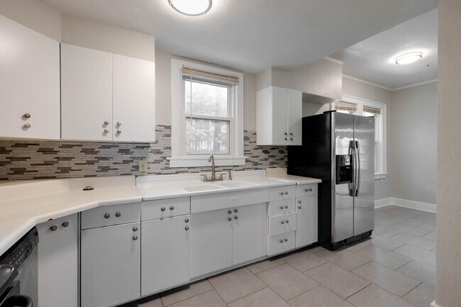 Building Photo - 519 S Reese St