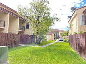 Building Photo - 680 W Park Dr