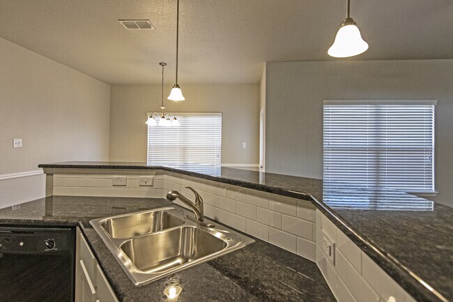 Building Photo - 7019 Tanglehead Dr