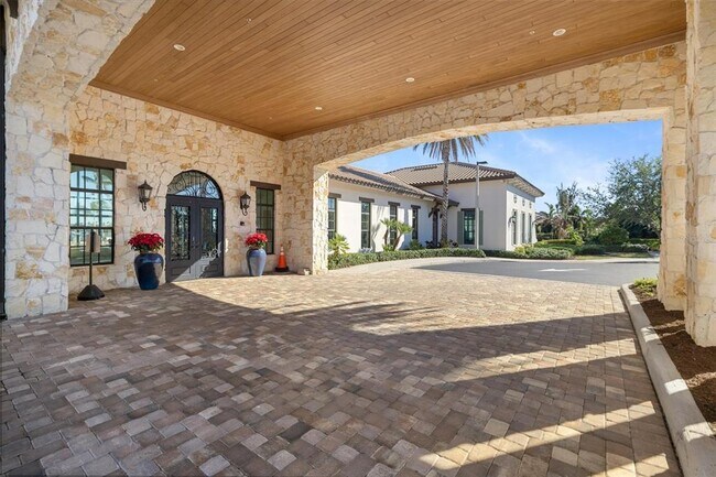 Building Photo - 660 Ravello Blvd