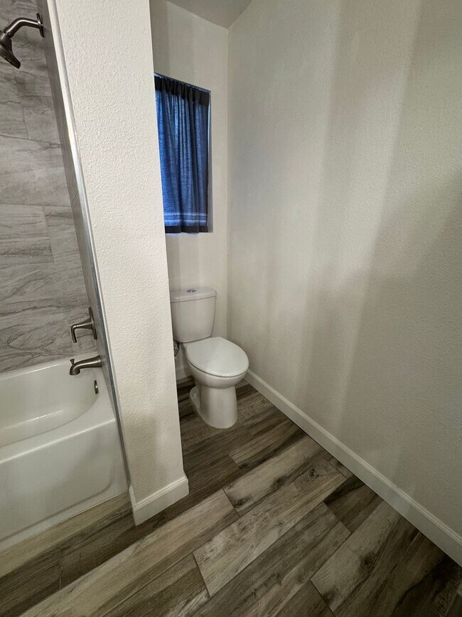 Building Photo - Upgraded One Bedroom One Bathroom condo in Summerlin