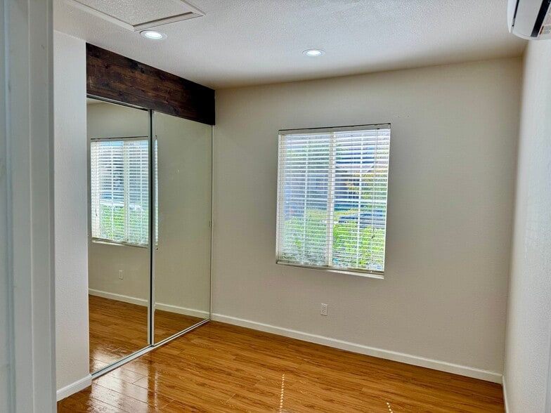 Building Photo - 1158 Solomon Ct
