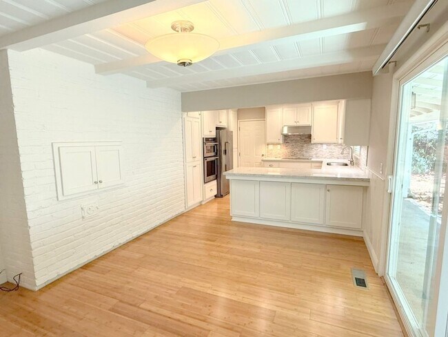 Building Photo - Remodeled One Story Home Located In Desirable Lafayette !