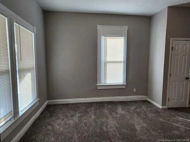 Building Photo - 603 E Oak St