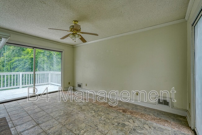 Building Photo - 925 Brentwood Dr
