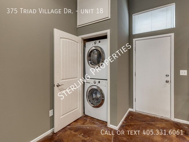 Building Photo - 375 Triad Village Dr