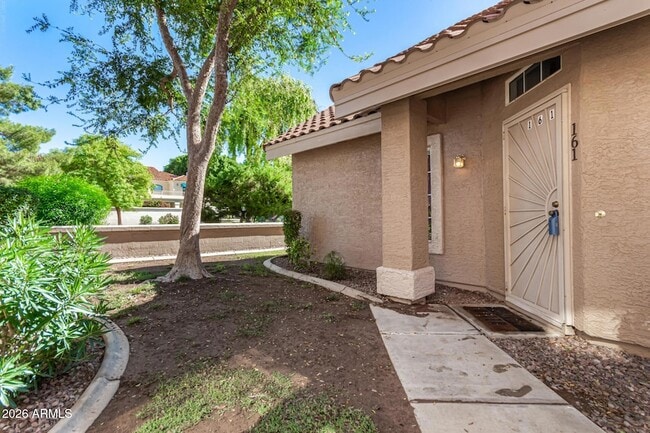 Building Photo - 1633 E Lakeside Dr