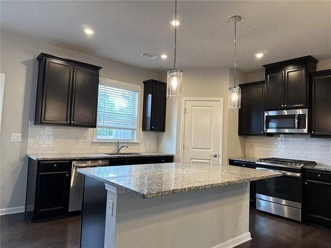 Building Photo - 3000 Regal Crown Dr