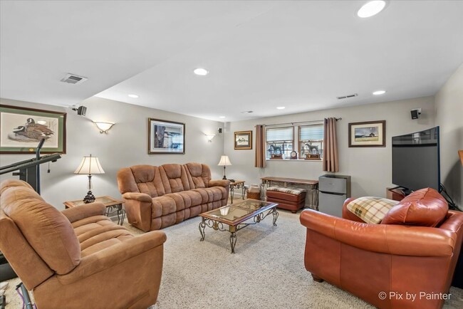 Building Photo - 930 Cornell Ln