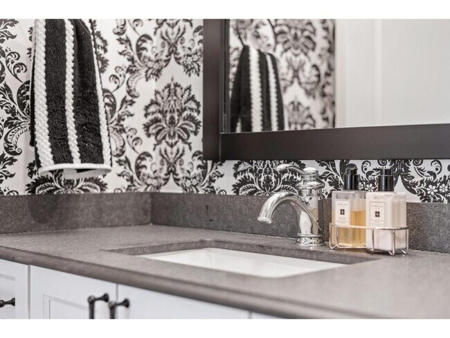 Building Photo - 740 Portland Ave