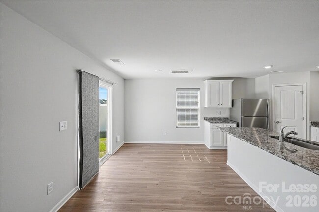 Building Photo - 318 Aniston Ln