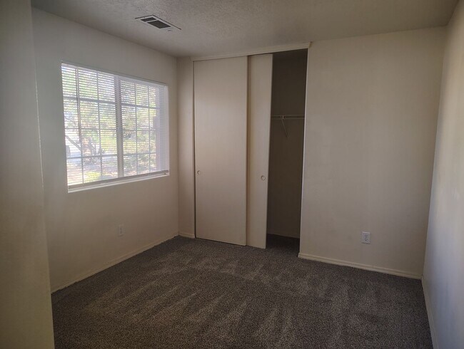 Building Photo - 1512 Penasco Rd NE