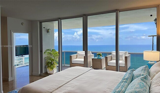 Primary Photo - 4775 Collins Ave