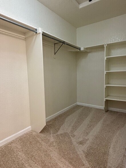 Master Walk-In Closet - 3575 Boulder Cir