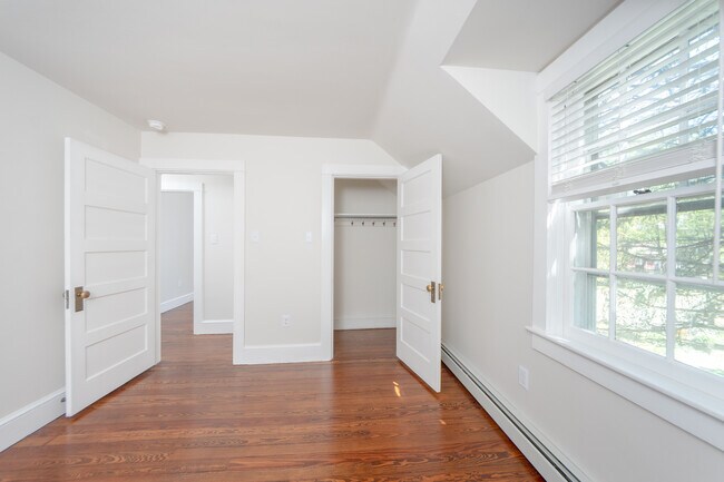 Quiet bedroom 2 - 206 E Marion St