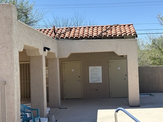 Building Photo - Beautiful eastside location