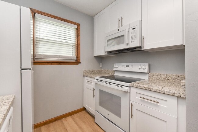 Building Photo - 2043 Gardenbrook Ln