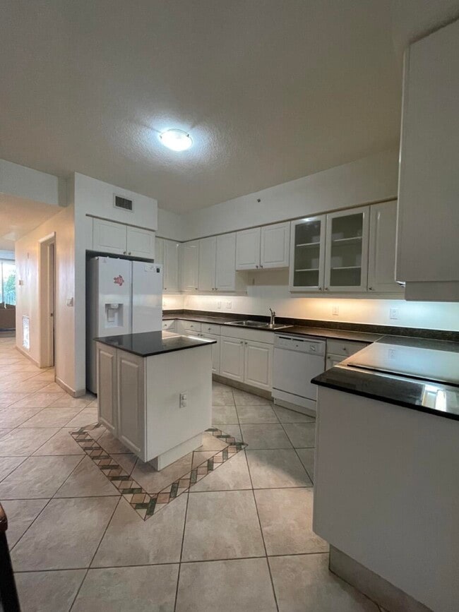 Building Photo - 717 Crandon Blvd