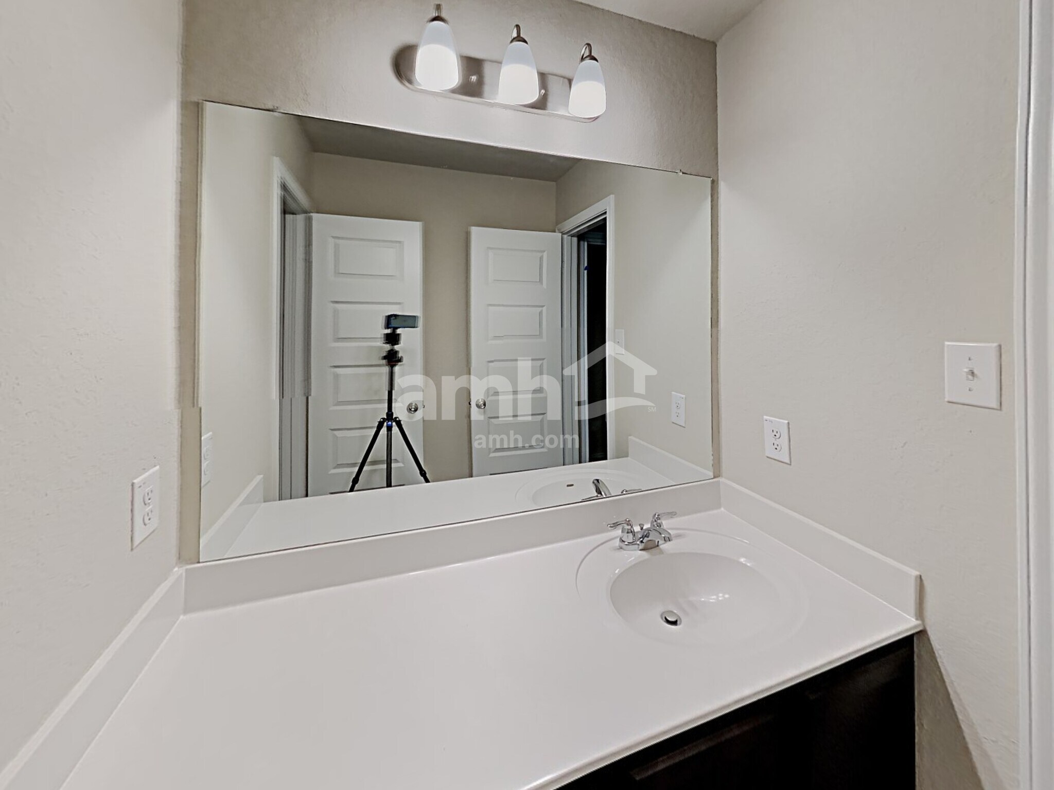 Building Photo - 719 Red Barn Bnd