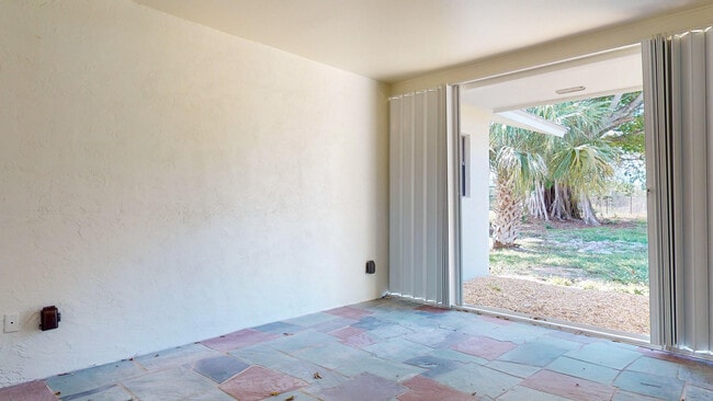 Building Photo - 4003 S Indian River Dr