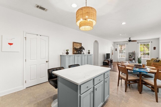 Building Photo - 486 Fanny Ann Way