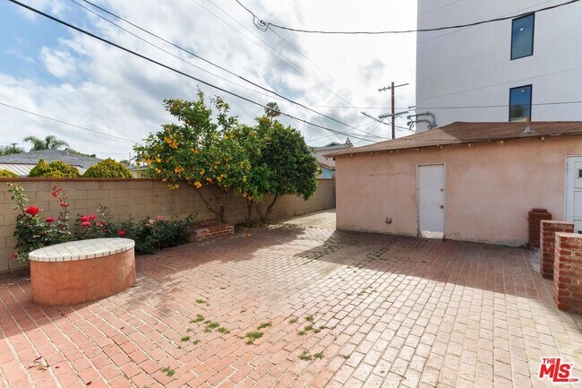 Building Photo - 4360 McLaughlin Ave