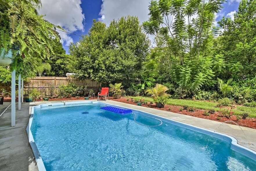 Open Air Salt Water 30’ Pool - 6181 39th Ave N